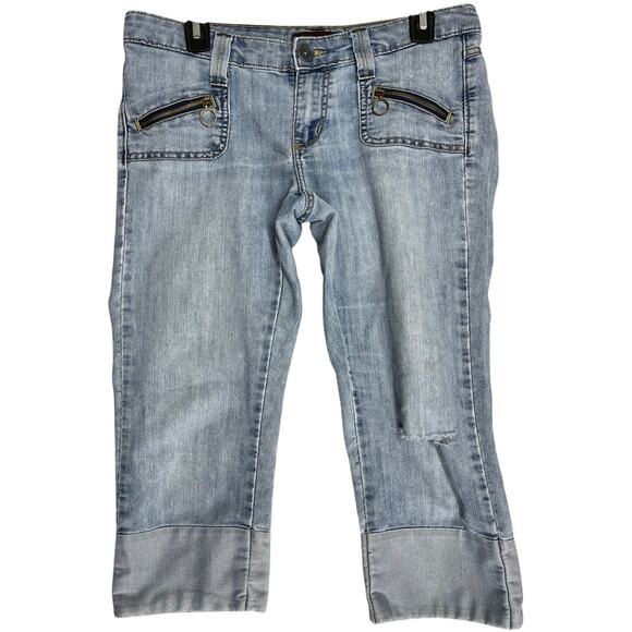 Lee Womens Cropped Jeans Size 8 Light Wash Blue Denim Lower On The Waist RIPPED - Picture 1 of 5